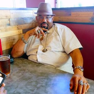 Meet your Posher, Thelton